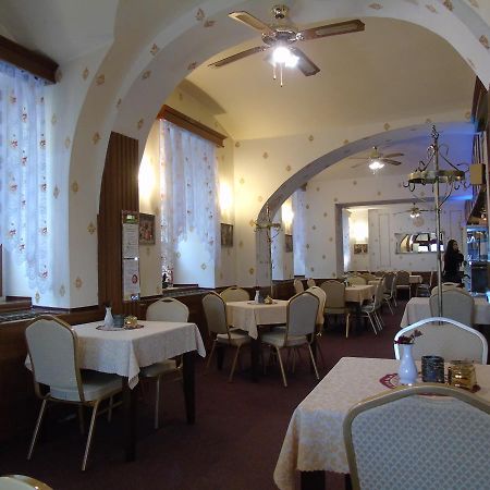 Gl Hotel Trutnov Bagian luar foto