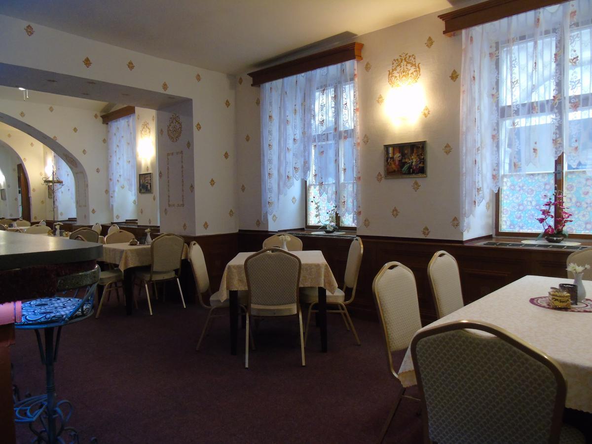 Gl Hotel Trutnov Bagian luar foto