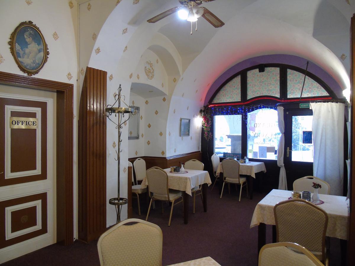 Gl Hotel Trutnov Bagian luar foto