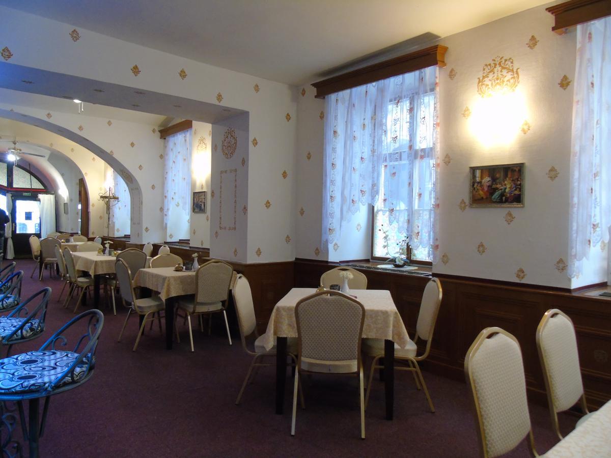 Gl Hotel Trutnov Bagian luar foto