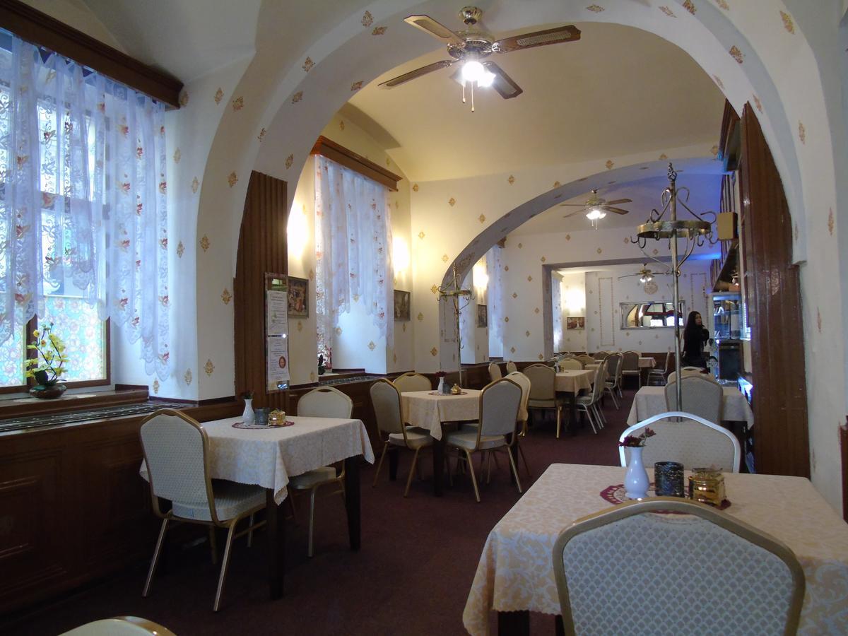 Gl Hotel Trutnov Bagian luar foto