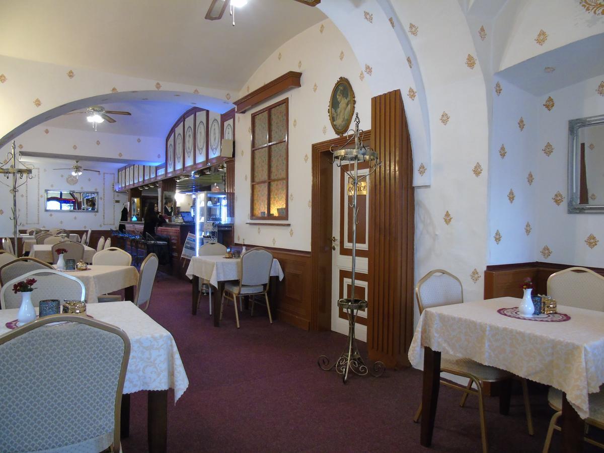 Gl Hotel Trutnov Bagian luar foto