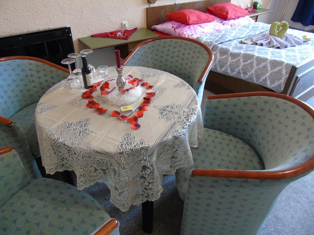 Gl Hotel Trutnov Bagian luar foto