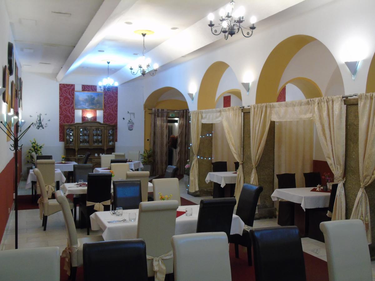 Gl Hotel Trutnov Bagian luar foto