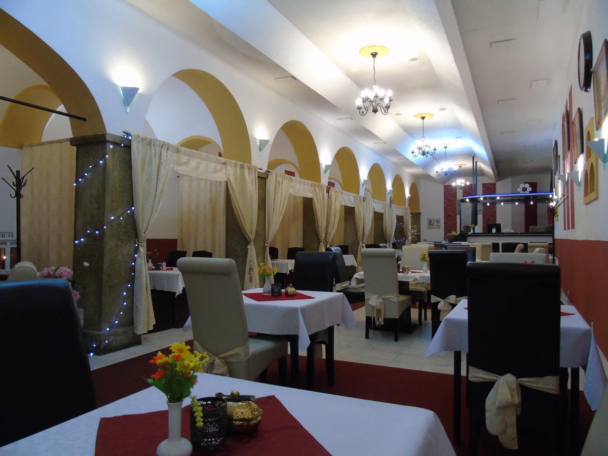 Gl Hotel Trutnov Bagian luar foto