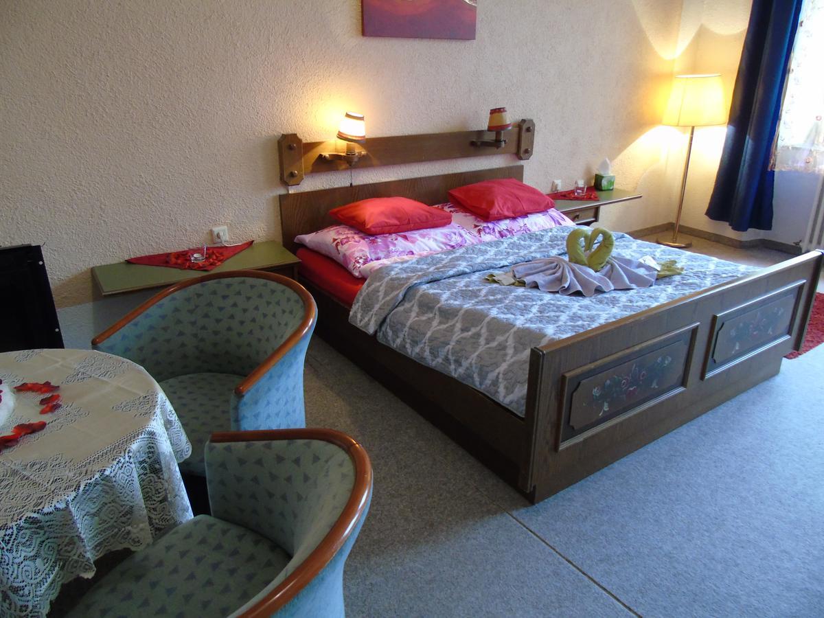 Gl Hotel Trutnov Bagian luar foto