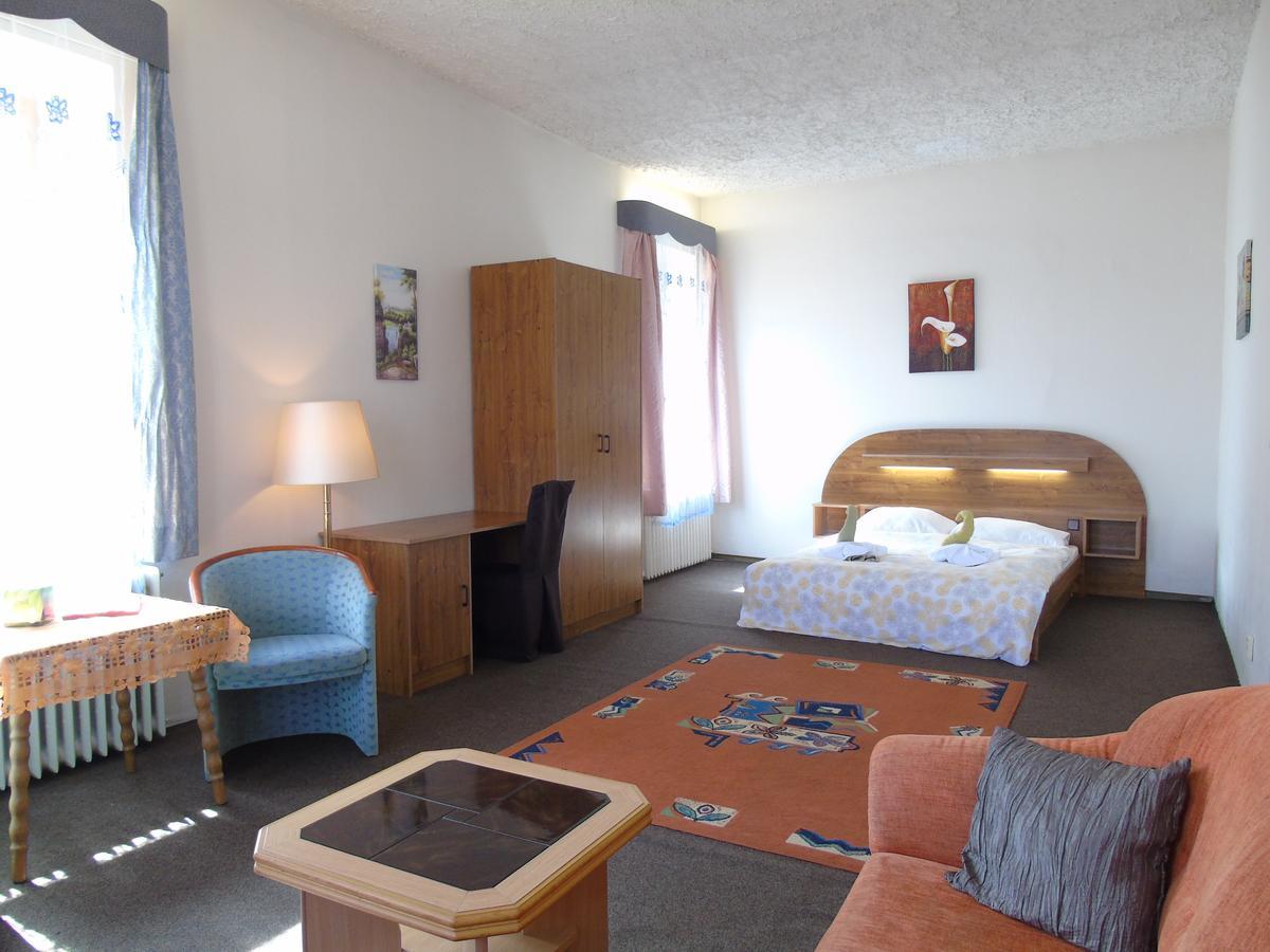 Gl Hotel Trutnov Bagian luar foto