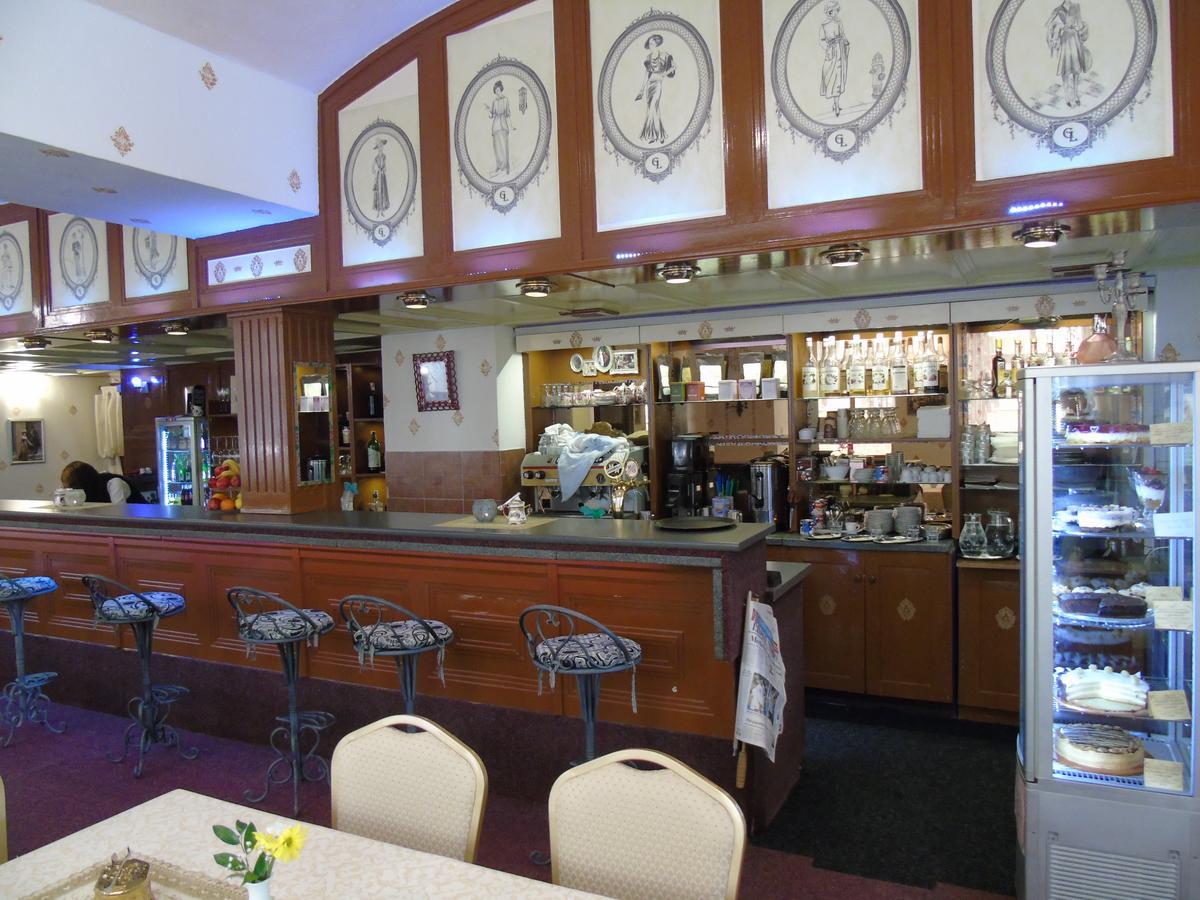 Gl Hotel Trutnov Bagian luar foto
