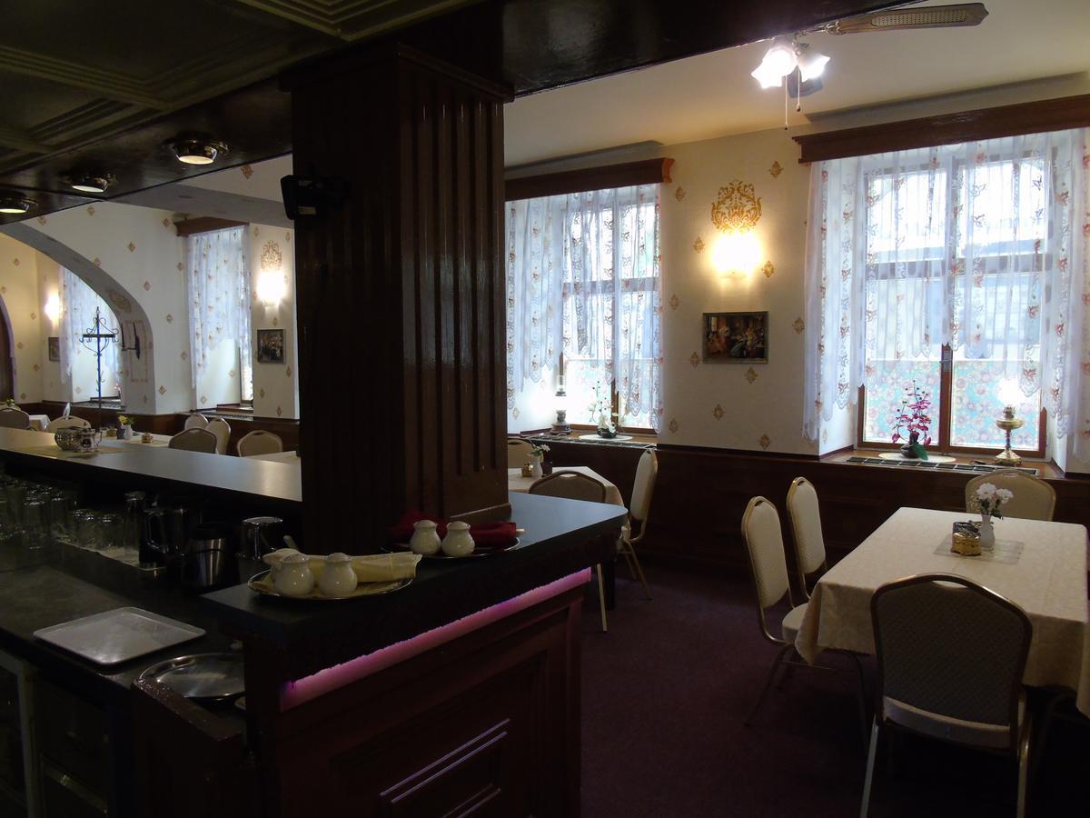 Gl Hotel Trutnov Bagian luar foto