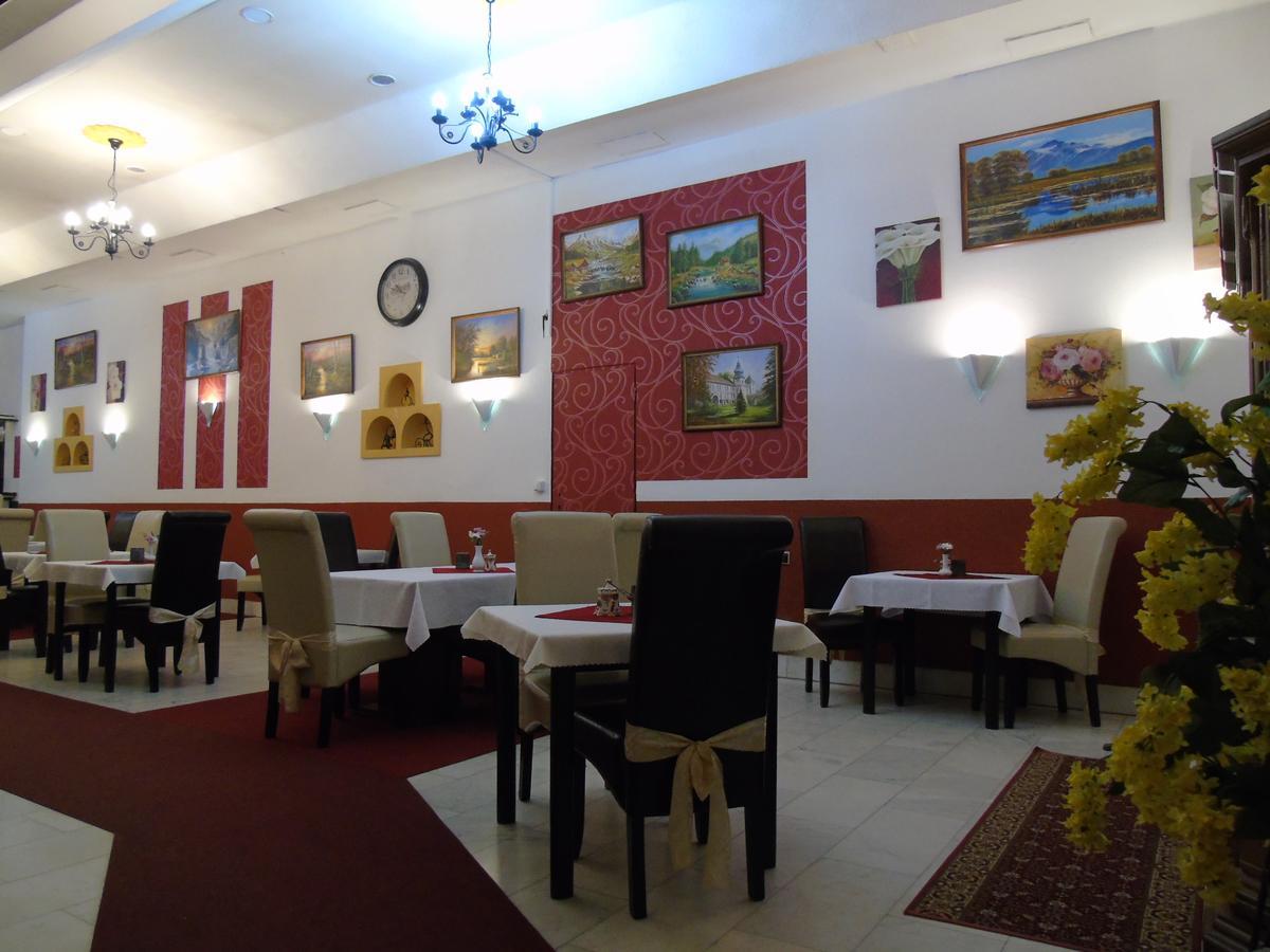 Gl Hotel Trutnov Bagian luar foto