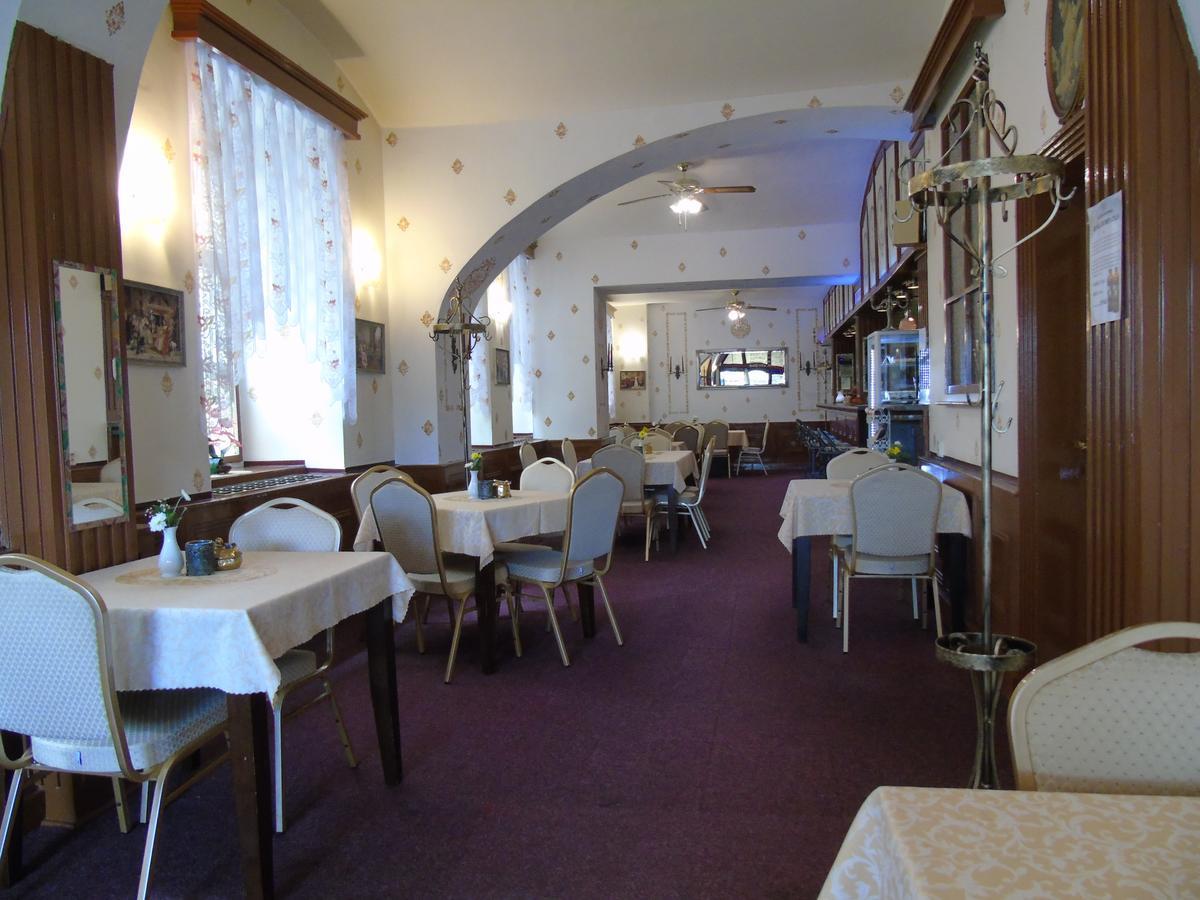 Gl Hotel Trutnov Bagian luar foto