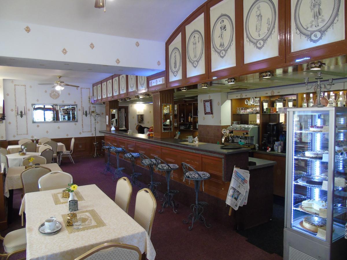 Gl Hotel Trutnov Bagian luar foto
