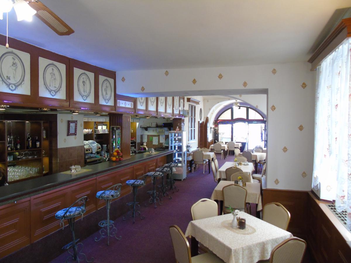 Gl Hotel Trutnov Bagian luar foto