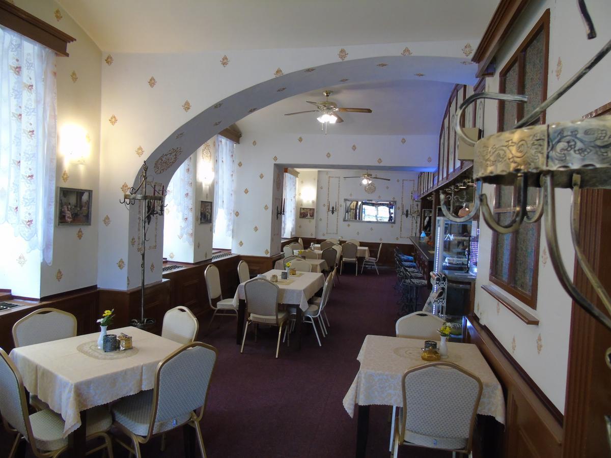 Gl Hotel Trutnov Bagian luar foto