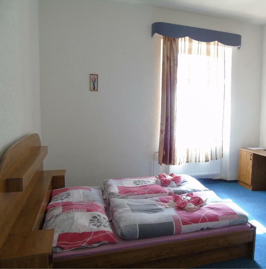 Gl Hotel Trutnov Bagian luar foto