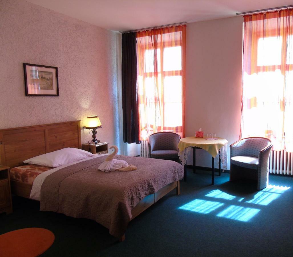 Gl Hotel Trutnov Bagian luar foto